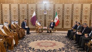 رئيس الوزراء القطري يلتقي الرئيس الإيراني ورئيس البرلمان في طهران