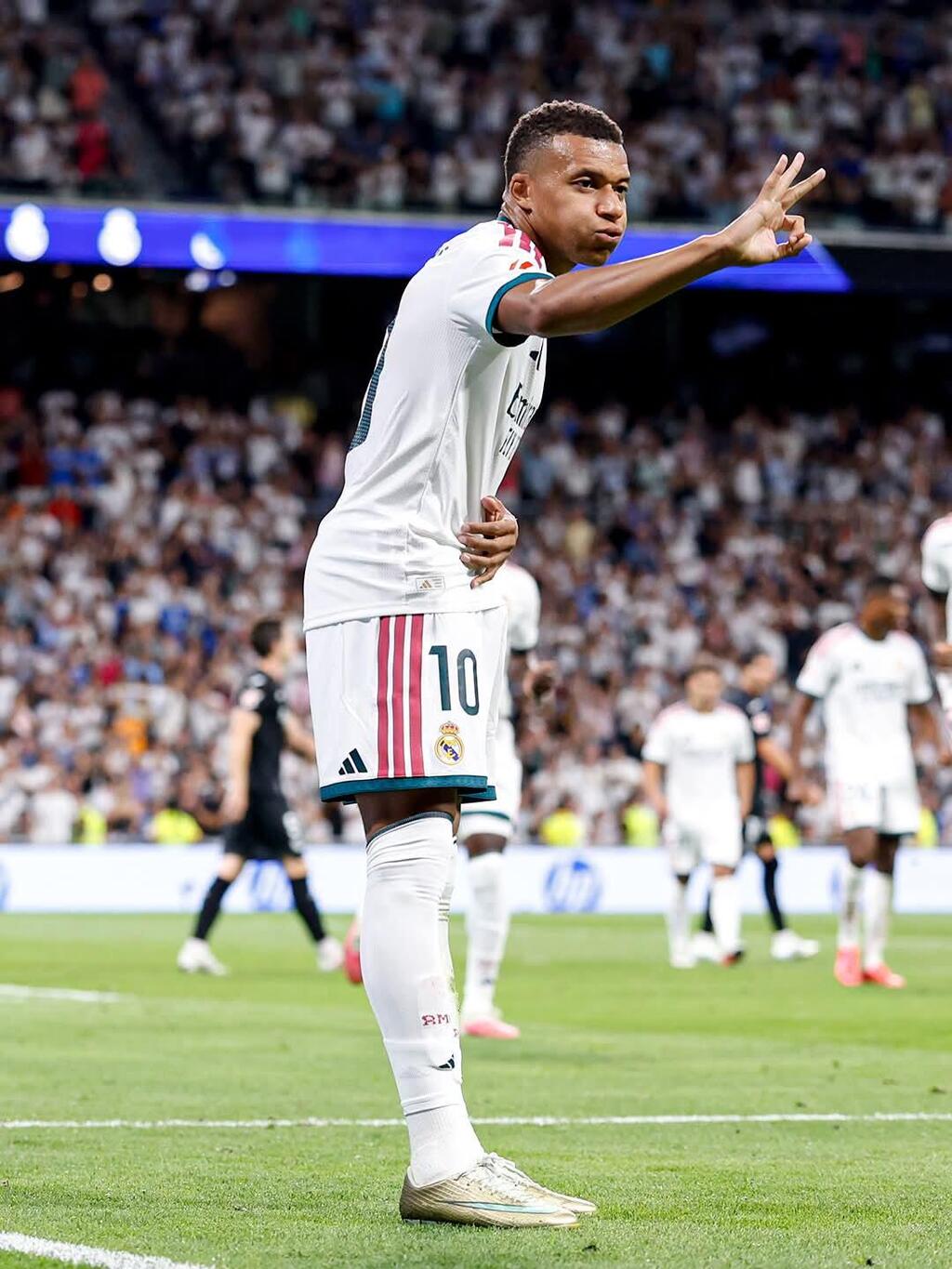 مبابي (الصفحة الرسمية لنادي ريال مدريد) مبابي