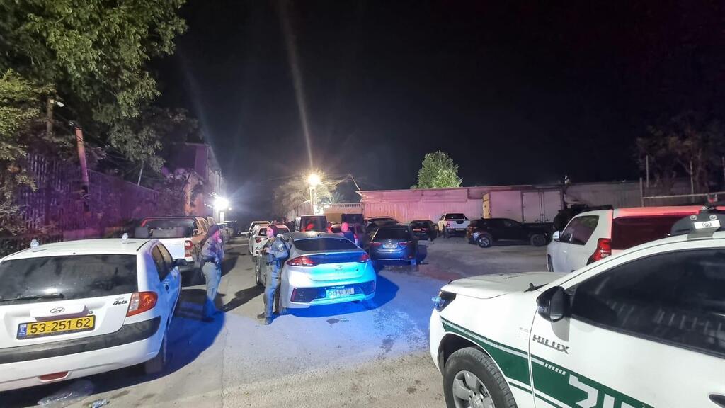 الشرطة تقتحم احتفال زواج في معاوية وتلقي قنابل داخل المكان (وفق البند 27 أ) الشرطة تقتحم احتفال زواج في معاوية وتلقي قنابل داخل المكان