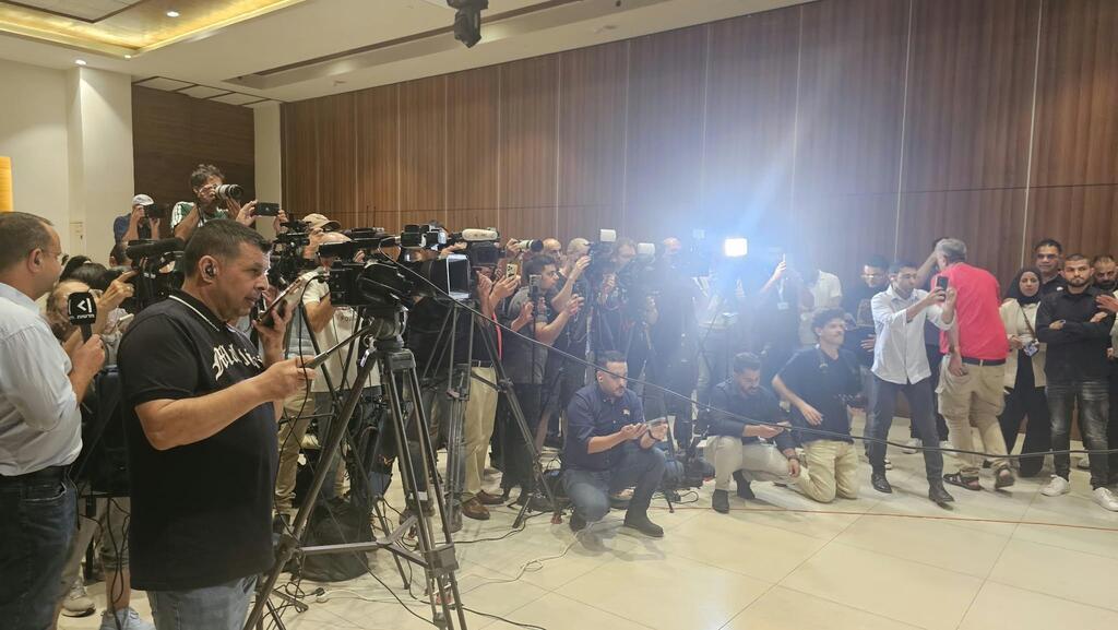 يوآف سيغالوفيش ينضم للقائمة الموحدة (راديو الناس) يوآف سيغالوفيش ينضم للقائمة الموحدة
