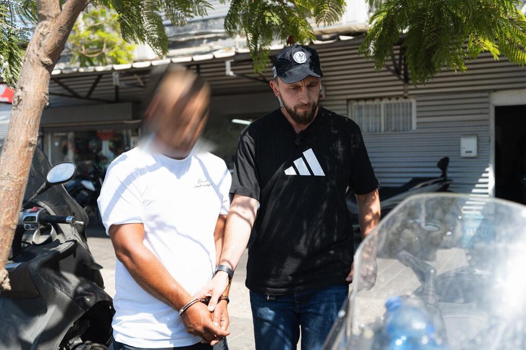اعتقال مشتبه من يافا بالضلوع في جريمة قتل بحولون (الشرطة) اعتقال مشتبه من يافا بالضلوع في جريمة قتل بحولون