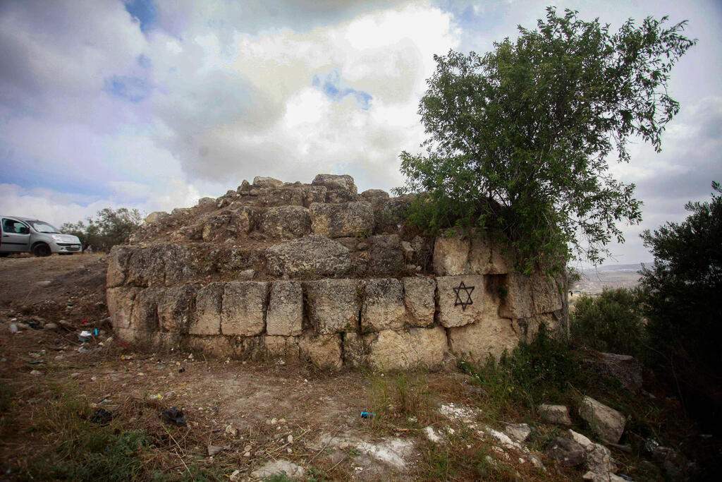 الخارجية الفلسطينية تتهم إسرائيل بـ"سرقة آثار" من موقع سبسطية (فلاش 90) الخارجية الفلسطينية تتهم إسرائيل بـ"سرقة آثار" من موقع سبسطية