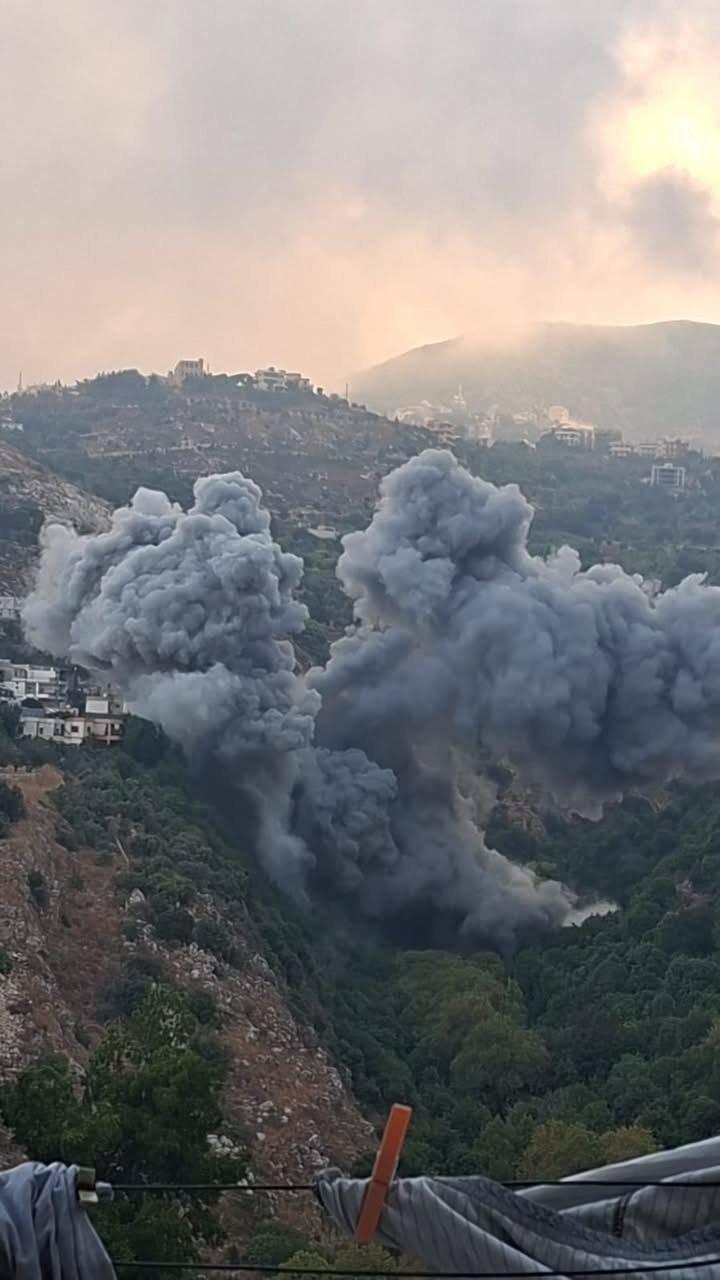 الجيش الإسرائيلي يشن غارات عنيفة في جنوب لبنان (وفق البند 27 أ) الجيش الإسرائيلي يشن غارات عنيفة في جنوب لبنان