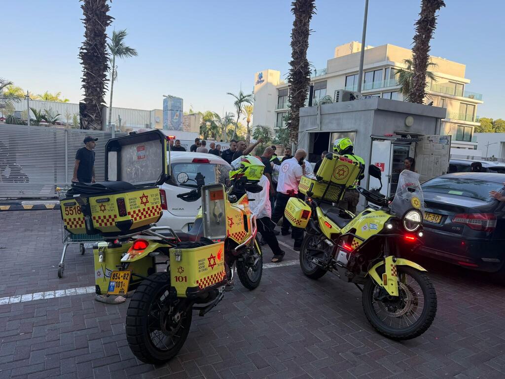 إصابة رجل بجروح خطيرة وغير مستقرة إثر تعرضه لإطلاق نار في طبريا (اسعاف) إصابة رجل بجروح خطيرة وغير مستقرة إثر تعرضه لإطلاق نار في طبريا