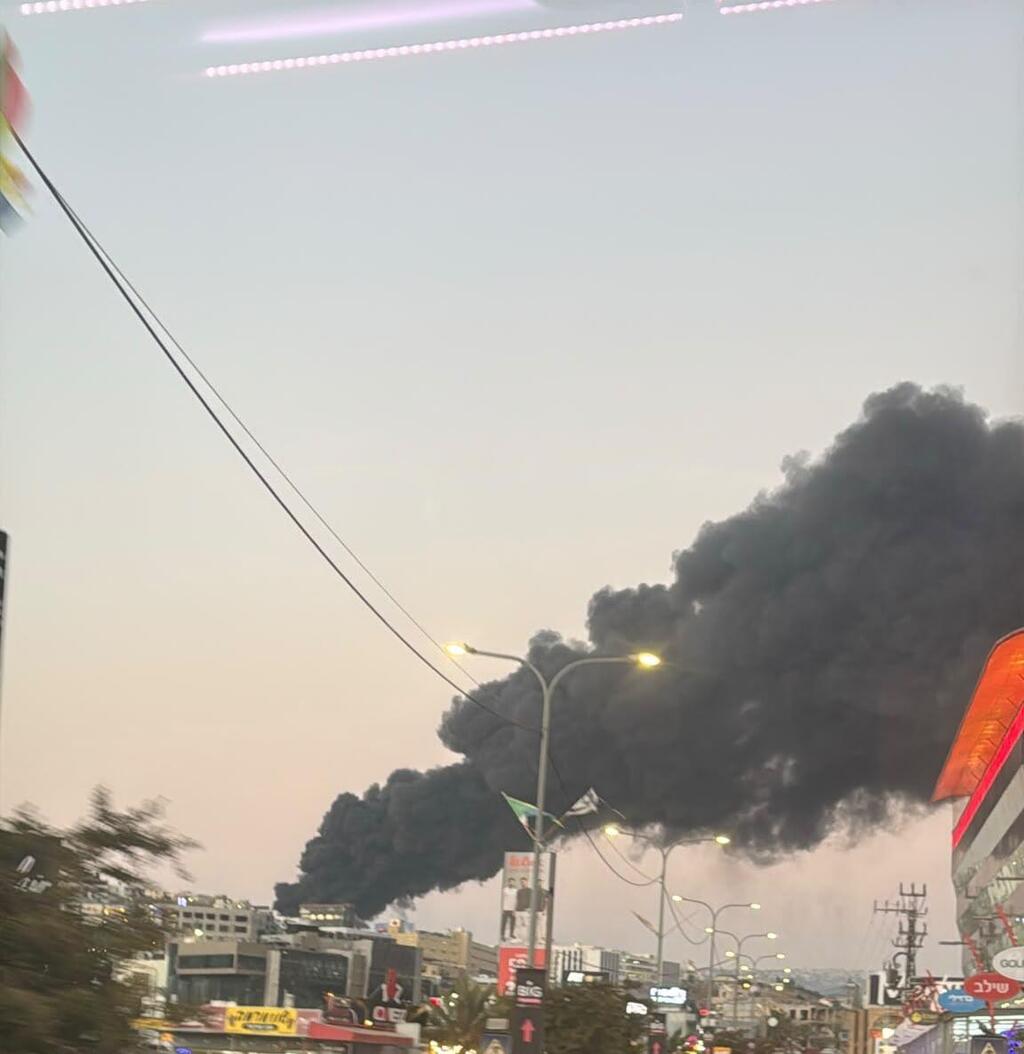 يركا: حريق في منطقة مفتوحة والنيران تقترب من المنازل (الاطفاء) يركا: حريق في منطقة مفتوحة والنيران تقترب من المنازل