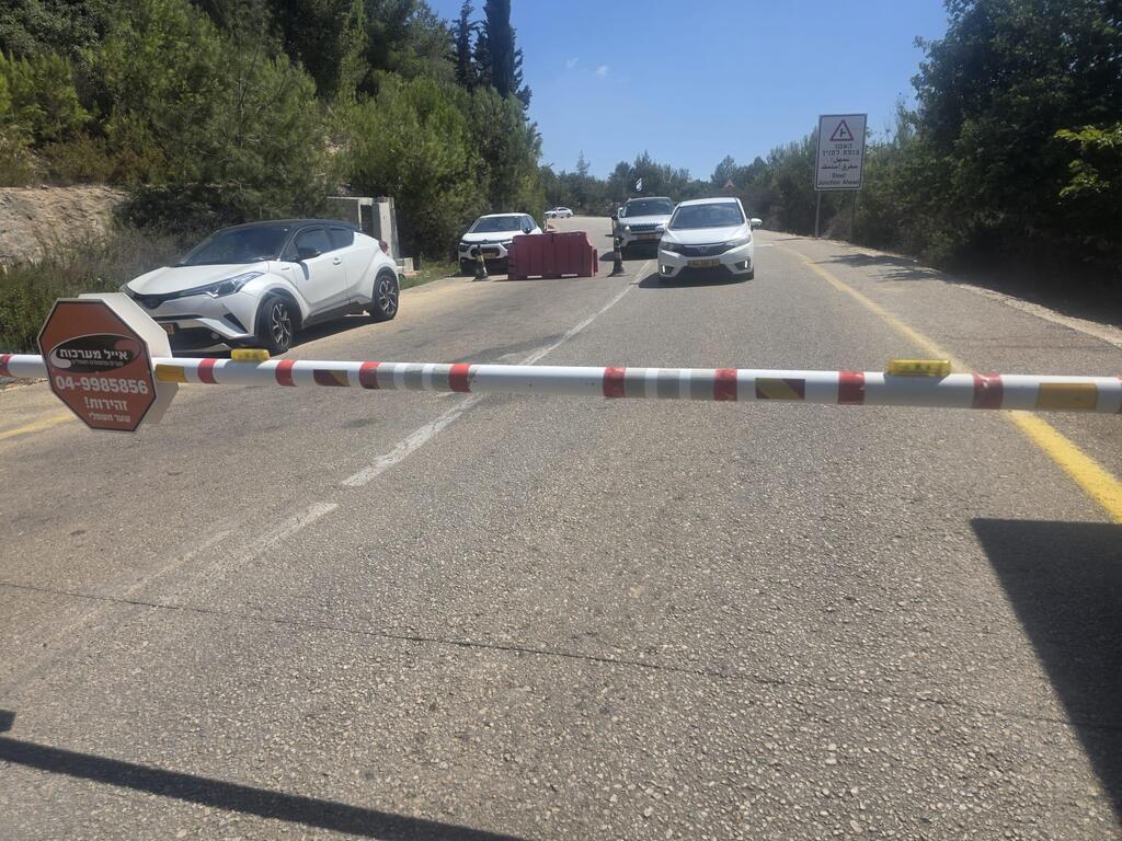 الشرطة تمنع أهالي مجد الكروم من الوصول إلى البؤرة الاستيطانية (راديو الناس) الشرطة تمنع أهالي مجد الكروم من الوصول إلى البؤرة الاستيطانية