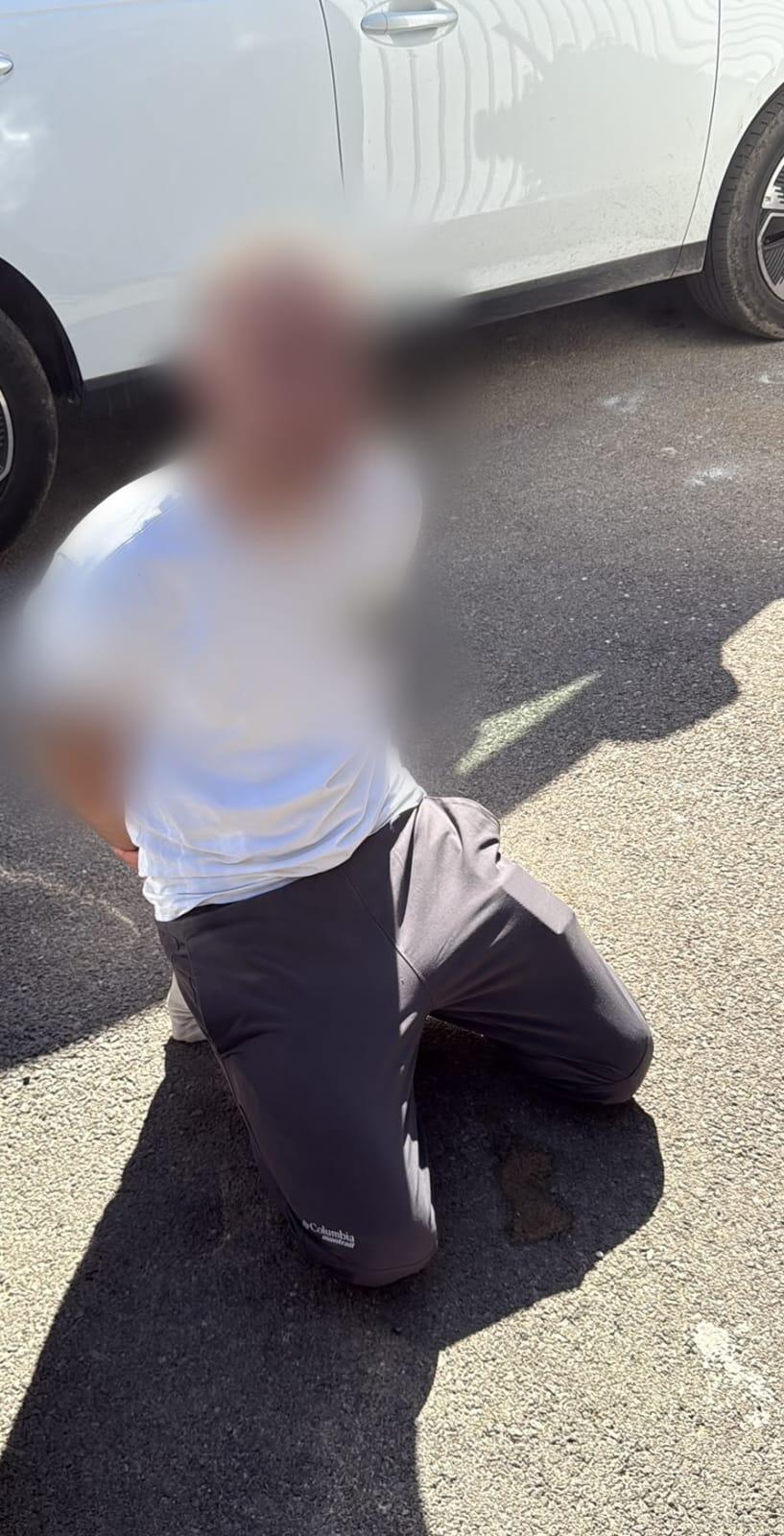 مطاردة في الناصرة تنتهي باعتقال مشتبه وضبط مسدس وقنبلة يدوية