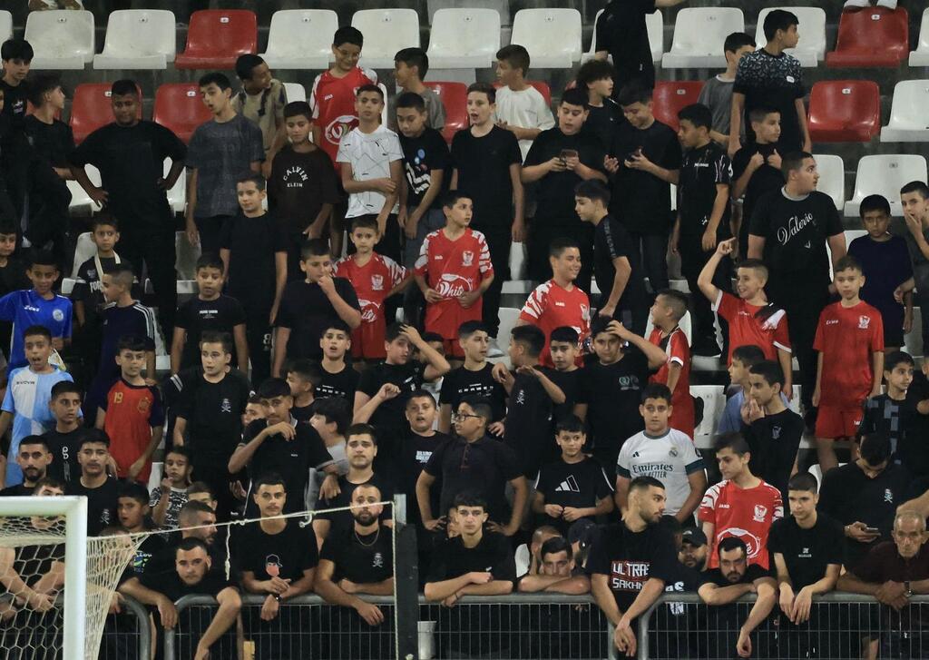 اتحاد أبناء سخنين يحقق فوزه الأول في العليا ويغادر القاع (راديو الناس) اتحاد أبناء سخنين يحقق فوزه الأول في العليا ويغادر القاع