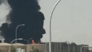 لهب ودخان كثيف قرب مطار الرياض واضطرابات في حركة الطيران