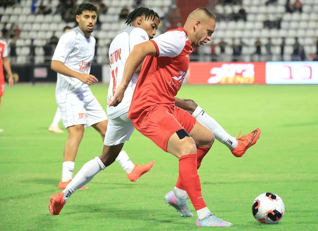 اتحاد أبناء سخنين يحقق فوزه الأول في العليا ويغادر القاع (راديو الناس) اتحاد أبناء سخنين يحقق فوزه الأول في العليا ويغادر القاع