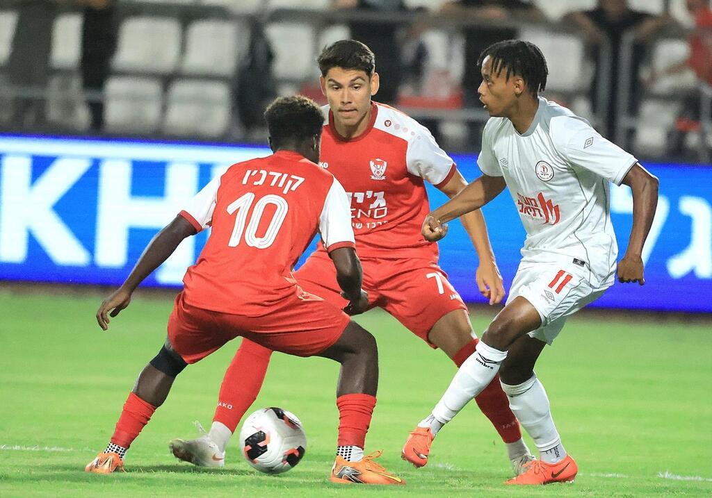 اتحاد أبناء سخنين يحقق فوزه الأول في العليا ويغادر القاع (راديو الناس) اتحاد أبناء سخنين يحقق فوزه الأول في العليا ويغادر القاع