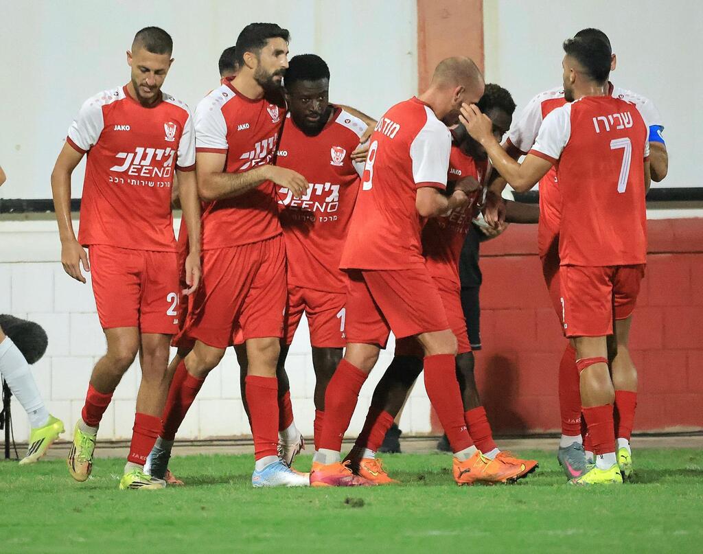 اتحاد أبناء سخنين يحقق فوزه الأول في العليا ويغادر القاع (راديو الناس) اتحاد أبناء سخنين يحقق فوزه الأول في العليا ويغادر القاع