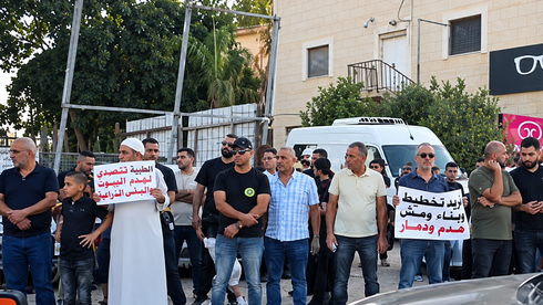 غضب في قلنسوة ضد أوامر الهدم