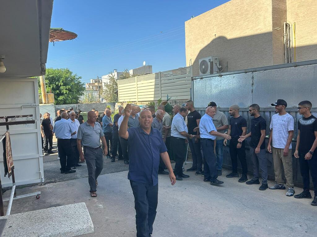 صلح بين عائلتي الشيخ ومرعي في طوبا الزنغرية بعد إنهاء خلاف بينهما (وفق البند 27 أ) صلح بين عائلتي الشيخ ومرعي في طوبا الزنغرية بعد إنهاء خلاف بينهما