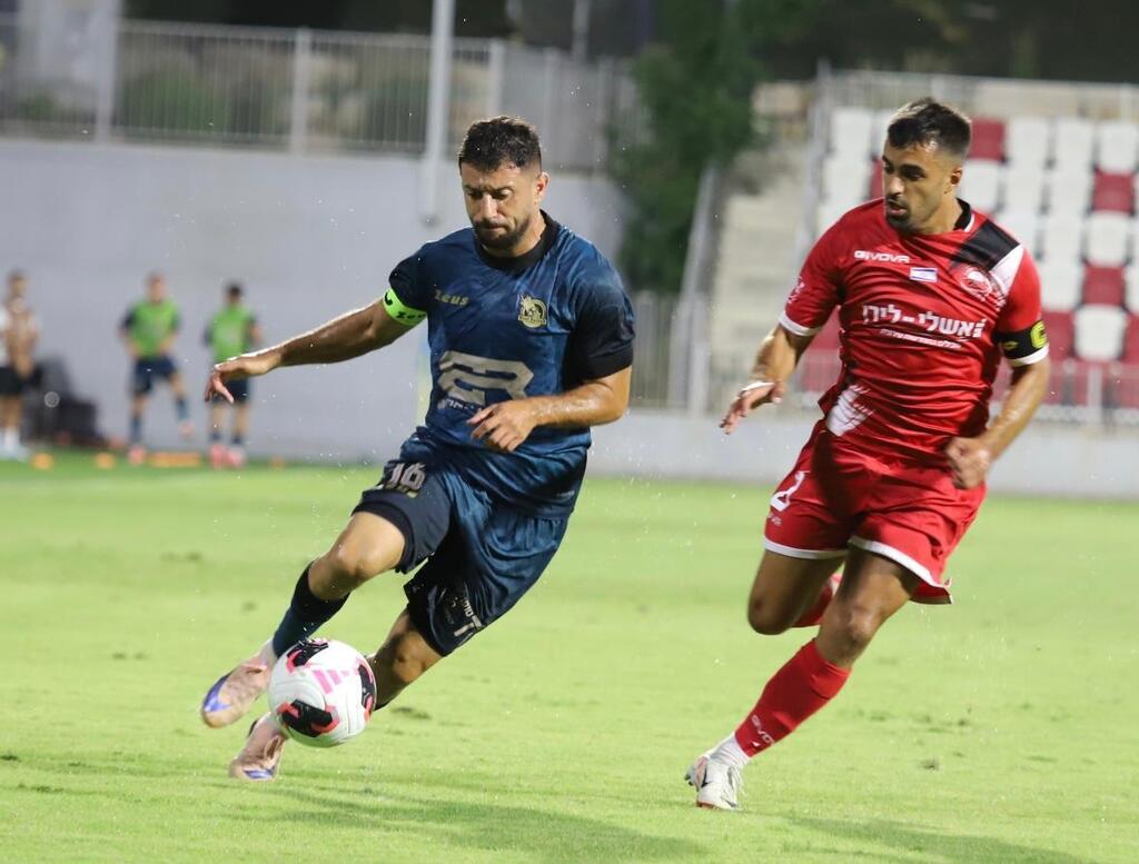 رعنانا يقلب الطاولة على الرينة ويوقف سلسلة انتصاراته بفوز ثمين 2-1