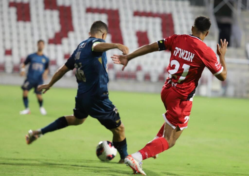 رعنانا يقلب الطاولة على الرينة ويوقف سلسلة انتصاراته بفوز ثمين 2-1