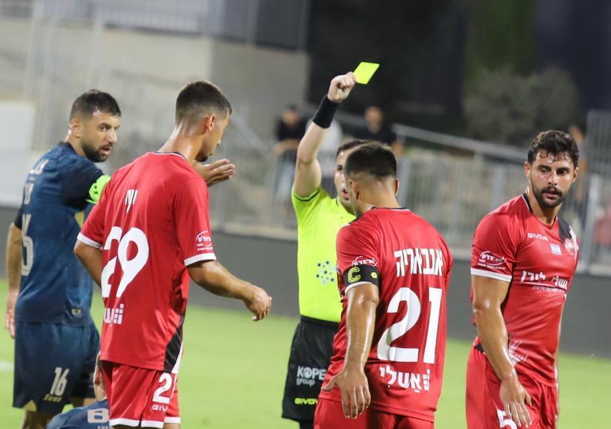 رعنانا يقلب الطاولة على الرينة ويوقف سلسلة انتصاراته بفوز ثمين 2-1