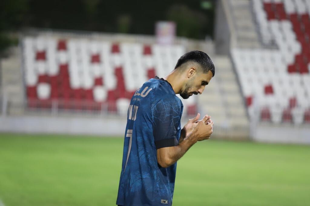 رعنانا يقلب الطاولة على الرينة ويوقف سلسلة انتصاراته بفوز ثمين 2-1