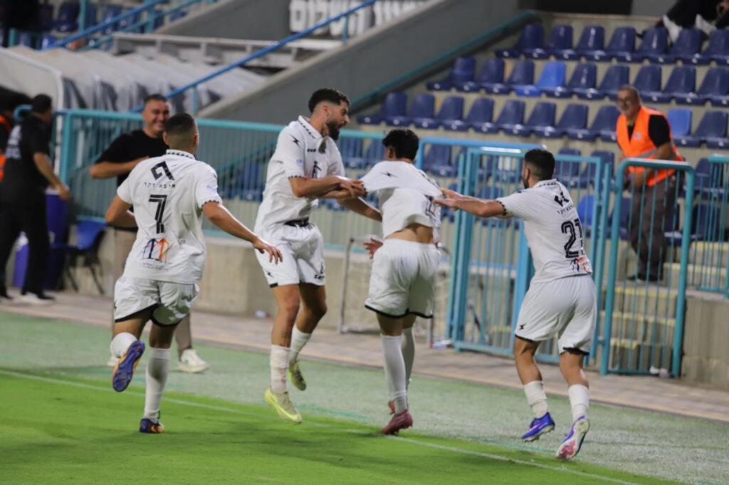 هبوعيل أبناء مصمص يخطف فوزًا ثمينًا (راديو الناس) هبوعيل أبناء مصمص يخطف فوزًا ثمينًا