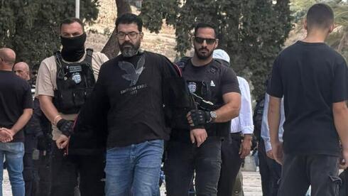 ‏انتشار للشرطة الإسرائيلية في ساحات المسجد الأقصى المبارك ويتم تنفيذ اعتقالات