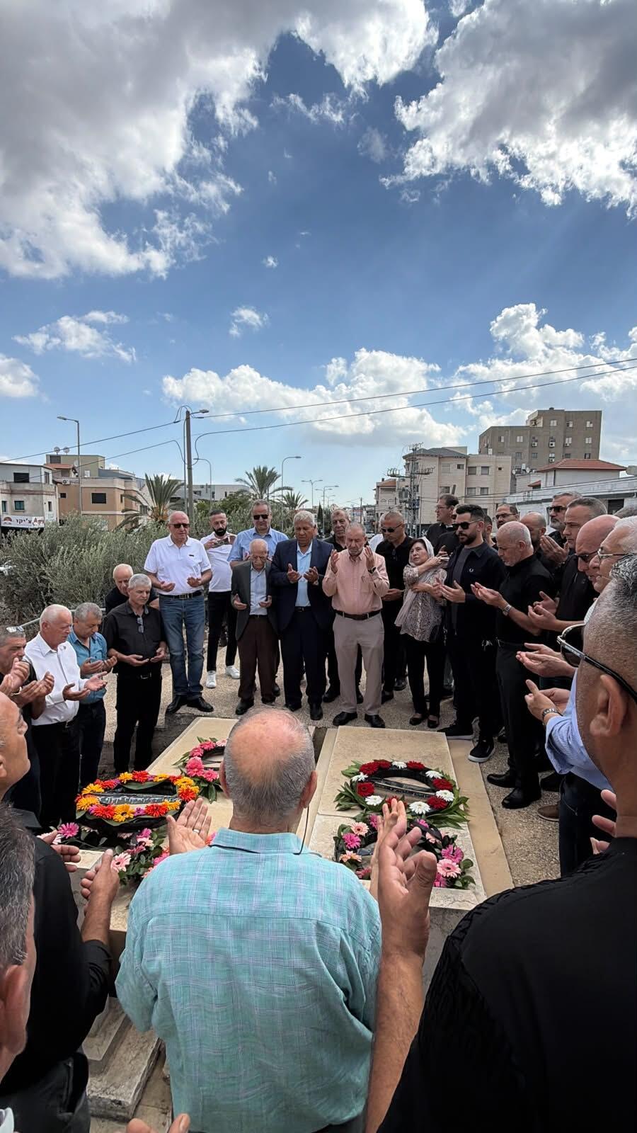 إحياء ذكرى هبة الأقصى في سخنين والبطوف بزيارة أضرحة الشهداء (راديو الناس) إحياء ذكرى هبة الأقصى في سخنين والبطوف بزيارة أضرحة الشهداء