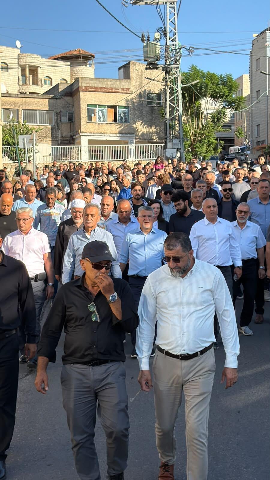 محافظة القدس: مستعمرون يحرقون نحو 55 شجرة زيتون في بلدة أبو ديس جنوب شرق القدس (راديو الناس) محافظة القدس: مستعمرون يحرقون نحو 55 شجرة زيتون في بلدة أبو ديس جنوب شرق القدس