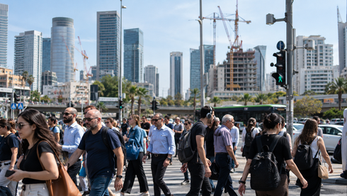 ارتفاع الأجر الحقيقي 1.8% وتراجع طفيف في وظائف التكنولوجيا