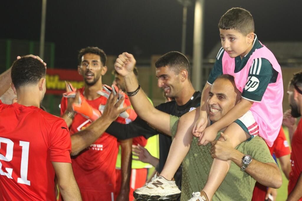النادي الرياضي الطيرة يقلب الطاولة على نيشر (راديو الناس) النادي الرياضي الطيرة يقلب الطاولة على نيشر