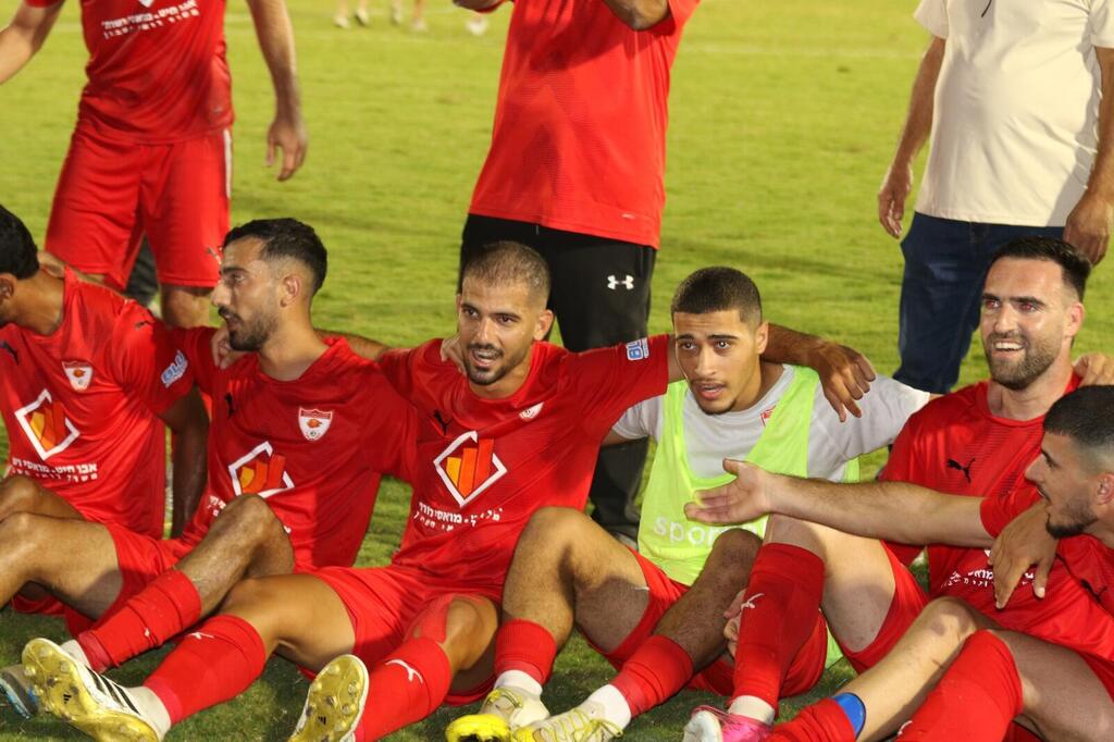 النادي الرياضي الطيرة يقلب الطاولة على نيشر (راديو الناس) النادي الرياضي الطيرة يقلب الطاولة على نيشر