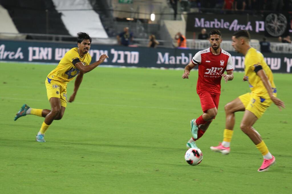 أبناء سخنين يُسقط أولى نقاط مكابي تل أبيب بتعادل بطعم الانتصار في بلومفيلد