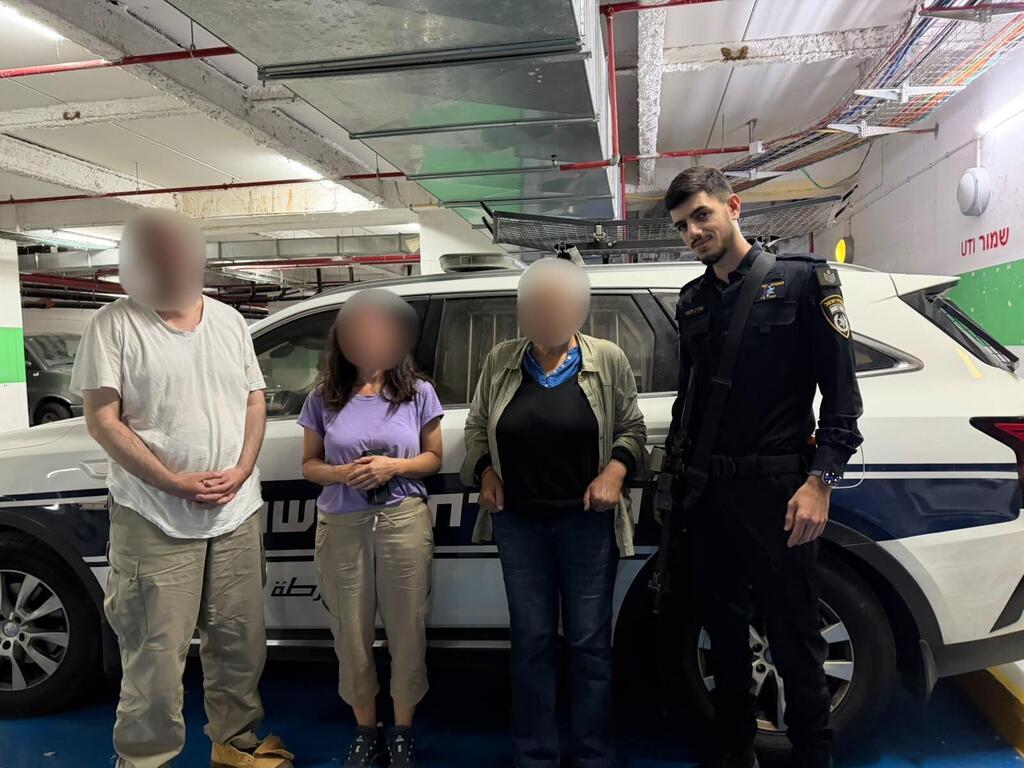 الشرطة: إبعاد ثلاثة ناشطين أجانب عن إسرائيل (الشرطة) الشرطة: إبعاد ثلاثة ناشطين أجانب عن إسرائيل