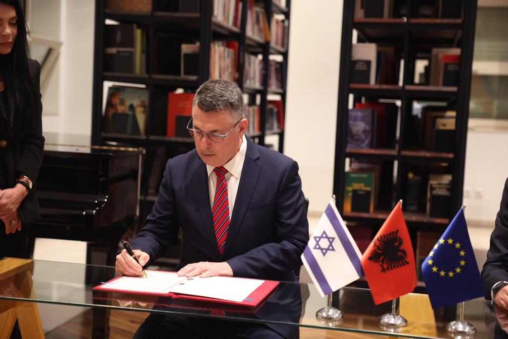إسرائيل وألبانيا توقعان اتفاقية طيران جديدة (وزارة الخارجية الإسرائيلية) إسرائيل وألبانيا توقعان اتفاقية طيران جديدة