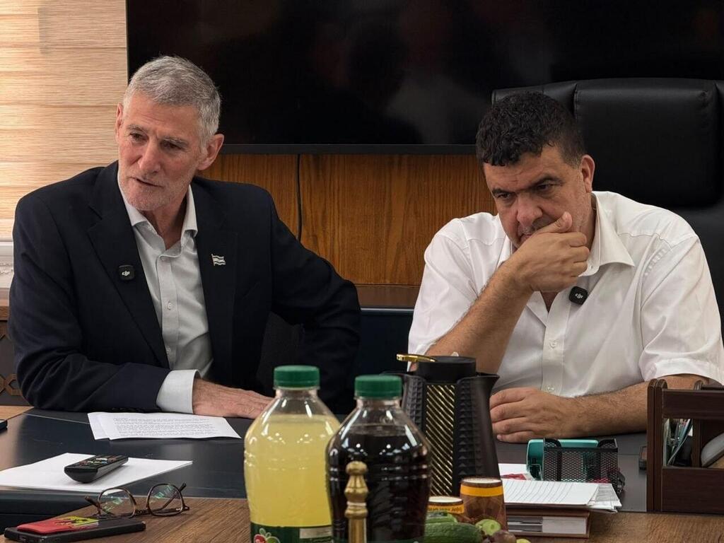 تحديًا لمخططات سموتريتش:حزب الديمقراطيون يعقد اجتماعًا لكامل كتلته البرلمانية في مجد الكروم