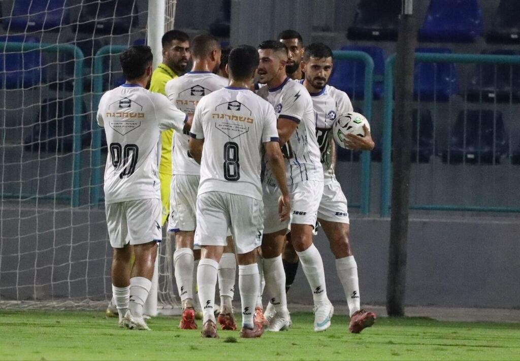 اتحاد أم الفحم يقلب الطاولة على مكابي شفاعمرو ويحجز بطاقة التأهل (راديو الناس) اتحاد أم الفحم يقلب الطاولة على مكابي شفاعمرو ويحجز بطاقة التأهل