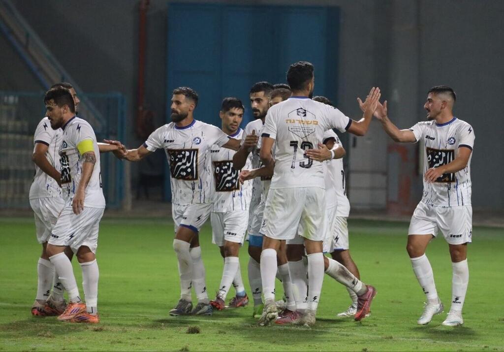 اتحاد أم الفحم يقلب الطاولة على مكابي شفاعمرو ويحجز بطاقة التأهل (راديو الناس) اتحاد أم الفحم يقلب الطاولة على مكابي شفاعمرو ويحجز بطاقة التأهل