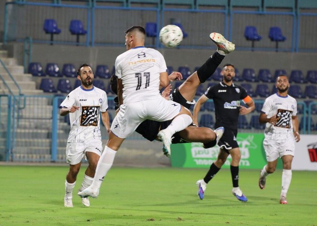 اتحاد أم الفحم يقلب الطاولة على مكابي شفاعمرو ويحجز بطاقة التأهل (راديو الناس) اتحاد أم الفحم يقلب الطاولة على مكابي شفاعمرو ويحجز بطاقة التأهل