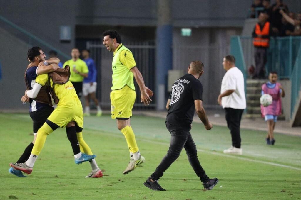 اتحاد أم الفحم يقلب الطاولة على مكابي شفاعمرو ويحجز بطاقة التأهل (راديو الناس) اتحاد أم الفحم يقلب الطاولة على مكابي شفاعمرو ويحجز بطاقة التأهل