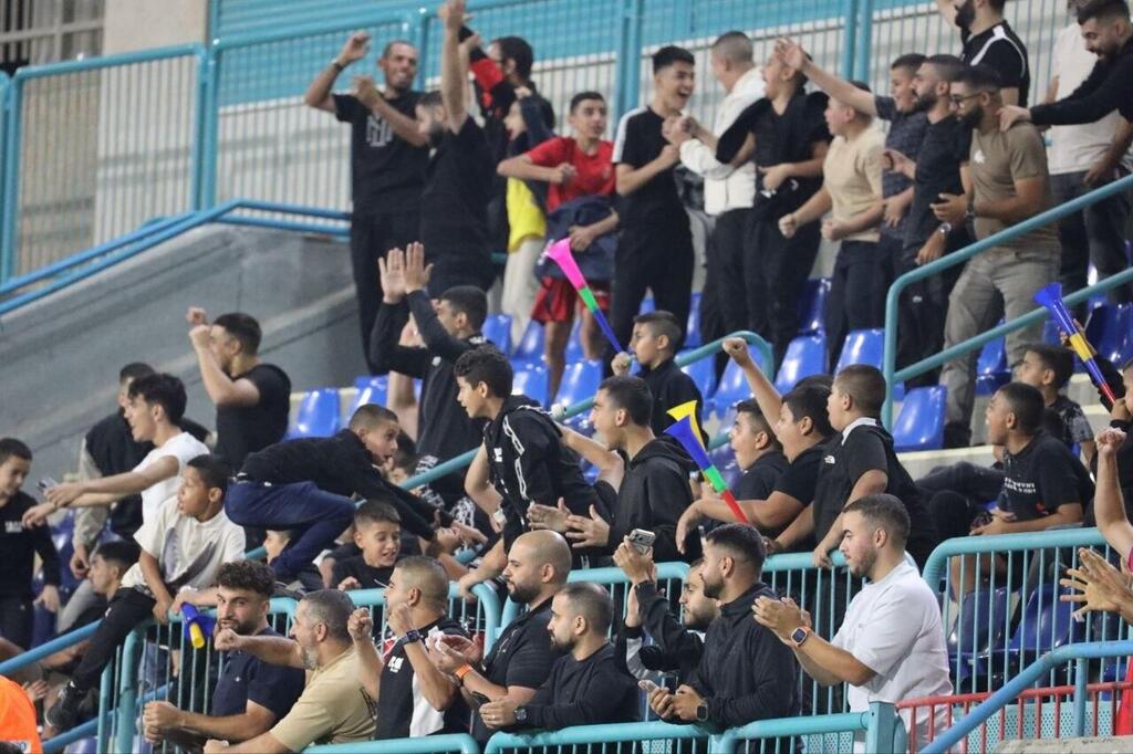 اتحاد أم الفحم يقلب الطاولة على مكابي شفاعمرو ويحجز بطاقة التأهل (راديو الناس) اتحاد أم الفحم يقلب الطاولة على مكابي شفاعمرو ويحجز بطاقة التأهل