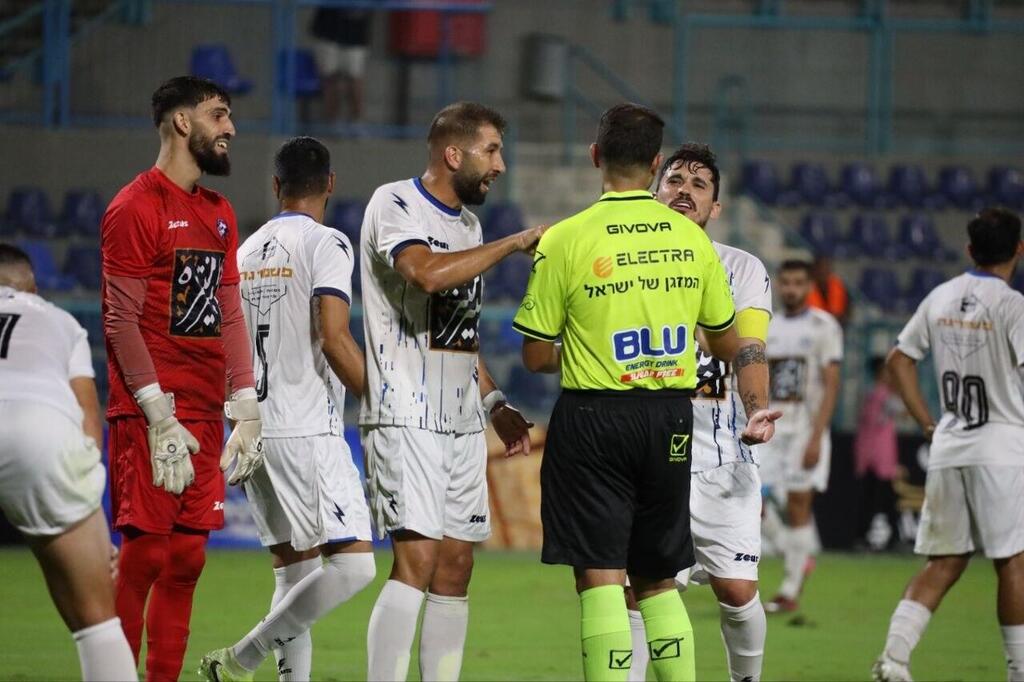 اتحاد أم الفحم يقلب الطاولة على مكابي شفاعمرو ويحجز بطاقة التأهل (راديو الناس) اتحاد أم الفحم يقلب الطاولة على مكابي شفاعمرو ويحجز بطاقة التأهل