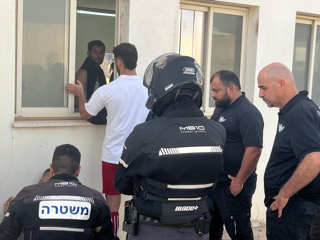 شجار وتوتر في ملعب كفرمندا: استدعاء الشرطة والإسعاف بعد مواجهة الإخوة كفرمندا وهبوعيل كوكب (راديو الناس) شجار وتوتر في ملعب كفرمندا: استدعاء الشرطة والإسعاف بعد مواجهة الإخوة كفرمندا وهبوعيل كوكب