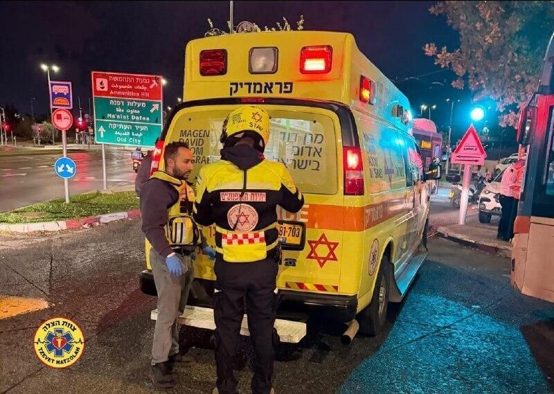 باص يدهس شابة ويصيبها بجراح خطيرة في القدس