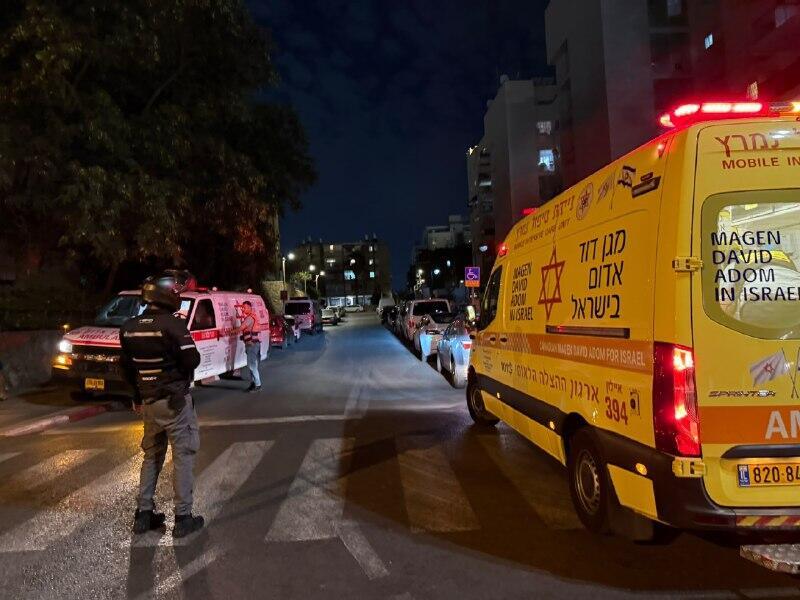 إصابة حرجة لشاب في العشرينيات جراء تعرضه لجريمة إطلاق نار في يافا (اسعاف) إصابة حرجة لشاب في العشرينيات جراء تعرضه لجريمة إطلاق نار في يافا