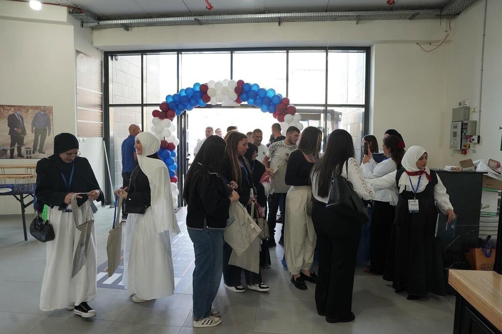 الفنار تنظّم معرض التدريب المهني (27أ) الفنار تنظّم معرض التدريب المهني
