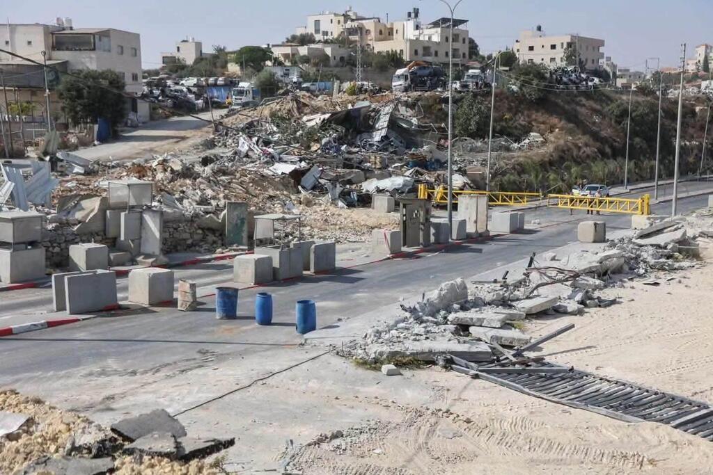 تهجير نحو 1500 فلسطيني من منازلهم في الخليل (وفقا للمادة 27أ) تهجير نحو 1500 فلسطيني من منازلهم في الخليل