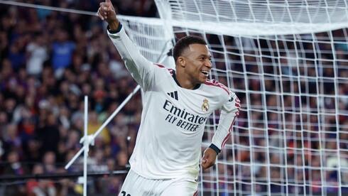 أمبابي يضرب مجددًا ويشعل قمة برشلونة وريال مدريد