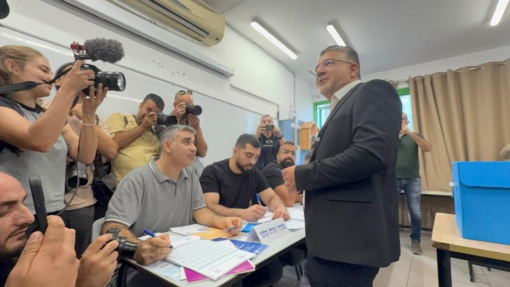 رئيس القائمة المشتركة يوسف جبارين (وفق البند 27 أ) رئيس القائمة المشتركة يوسف جبارين