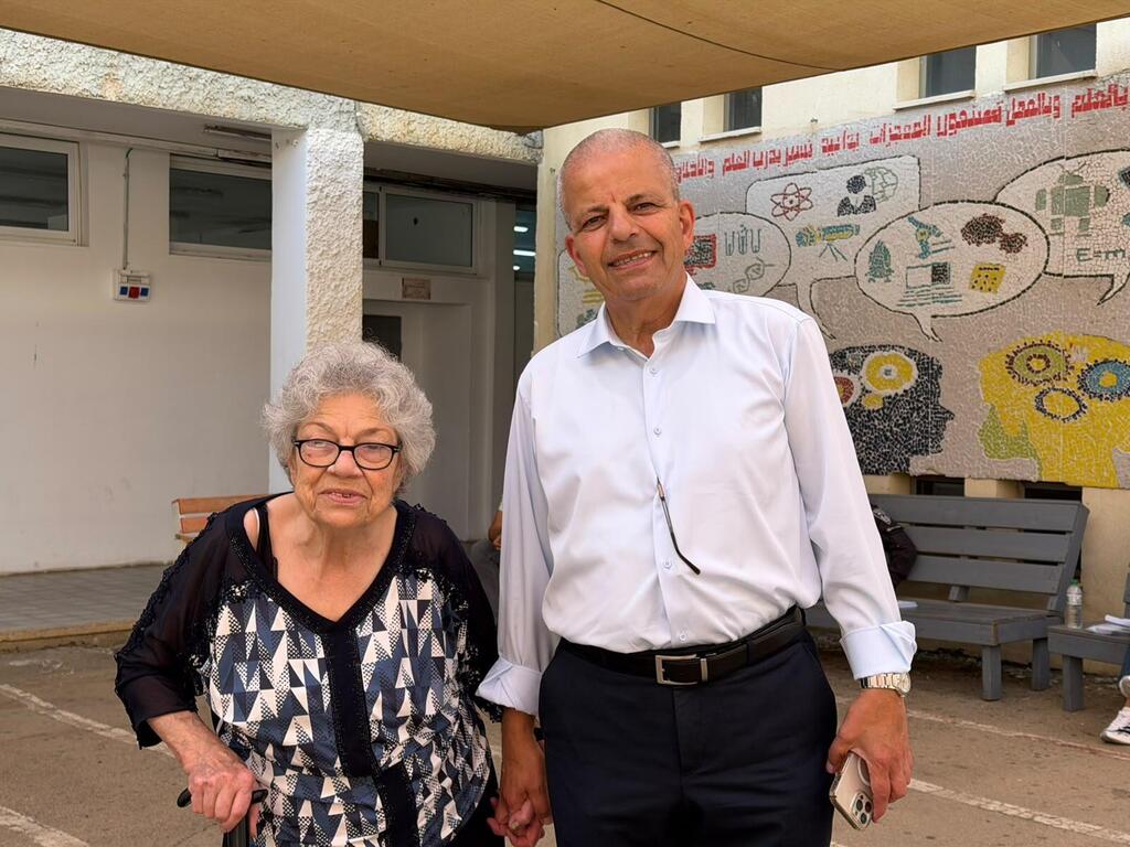 مرشحو القائمة المشتركة والعربية الموحدة يدلون أصواتهم (وفق البند 27 أ) مرشحو القائمة المشتركة والعربية الموحدة يدلون أصواتهم