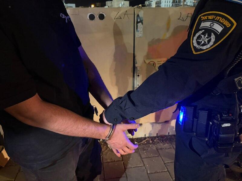 إصابة أربعة أشخاص بينهم قاصر في حادثة طعن بيافا واعتقال ثلاثة مشتبهين